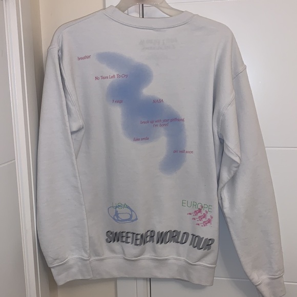 Ariana Grande Limited Edition concert sweatshirt - Picture 2 of 2